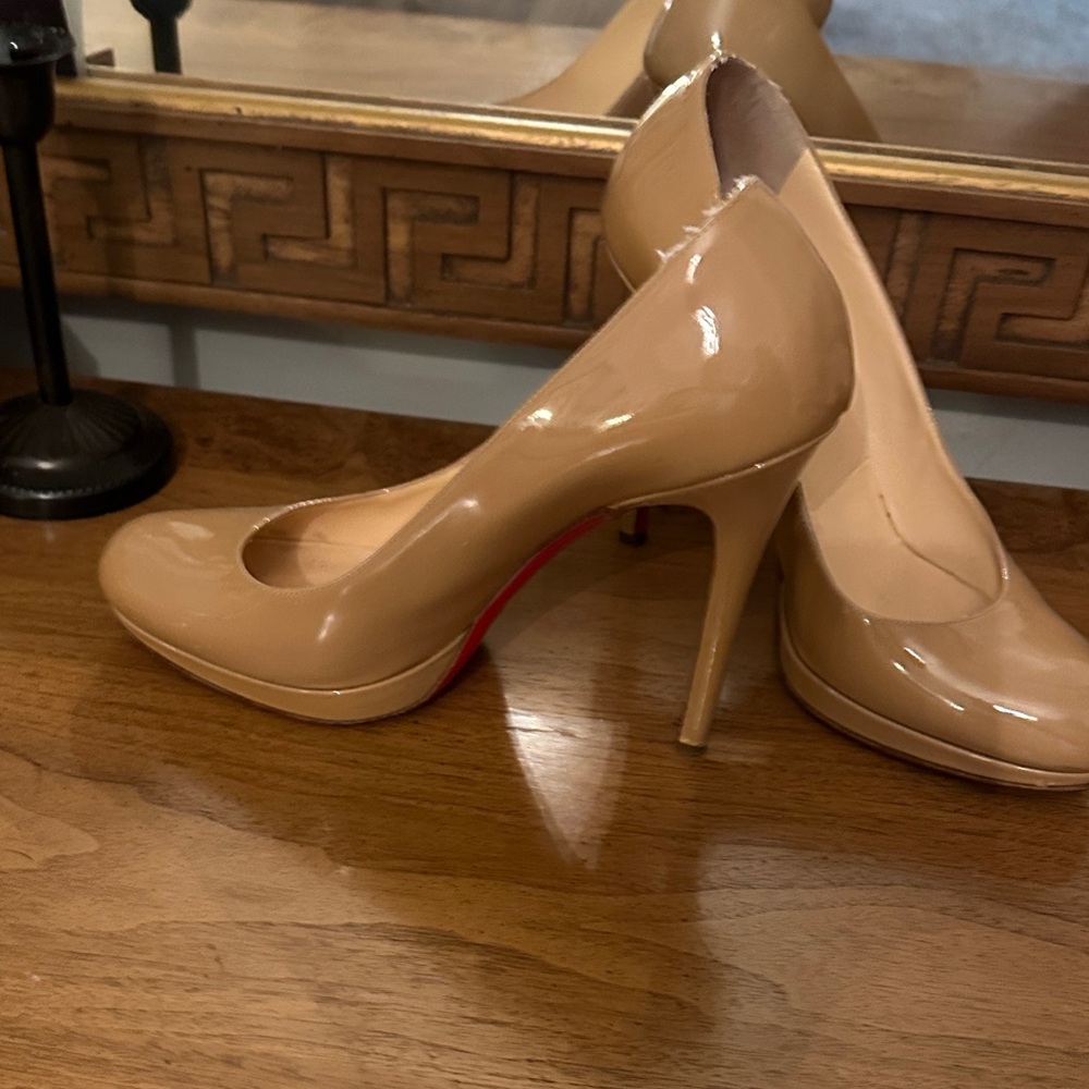 Christian Louboutin Beige Patent Leather So Kate’s